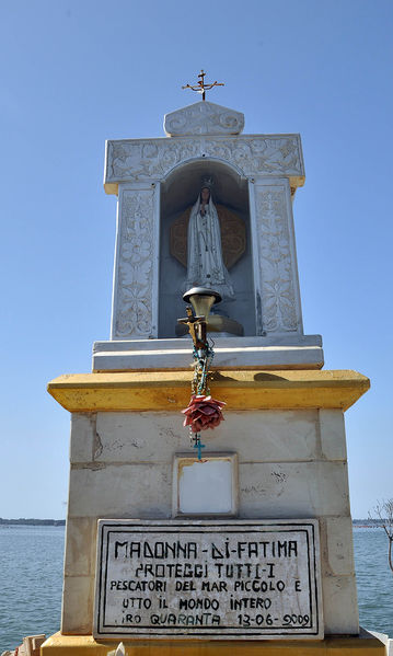 File:Taranto - Edicola votiva chiesetta SS. Madonna Fatima.jpg