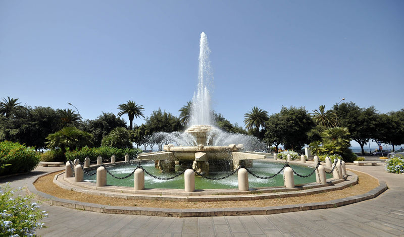 File:Taranto - Fontana pz Ebalia.jpg