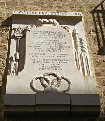 Taranto - Lapide ai fanti del Laurigero.jpg