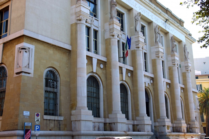 File:Taranto - Palazzo delle Poste.jpg