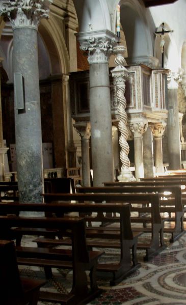 File:Terracina - Duomo - interno.jpg