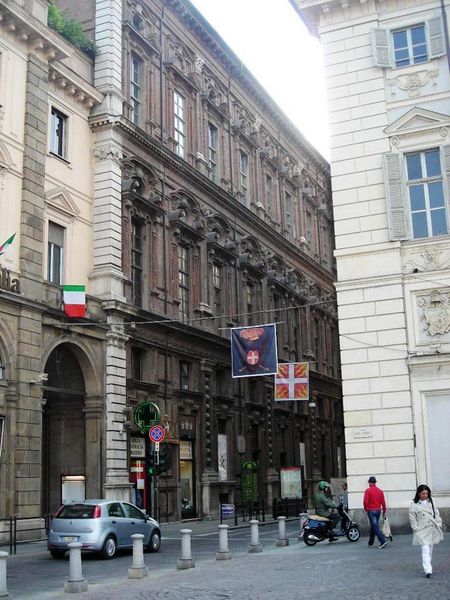 File:Torino - Palazzo Duse.jpg