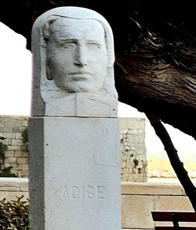 Trani - Monumento ai Caduti - lapide3.jpg