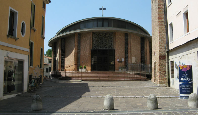 File:Treviso - Piazzetta 2.jpg