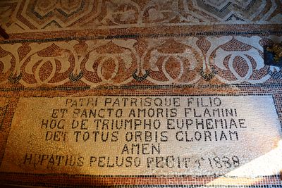 Tricase - Chiesa S. Eufemia pavimento.jpg