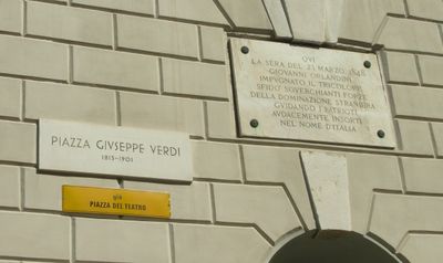 Trieste - Lapide a Giovanni Orlandini - sulla parete del teatro Verdi.jpg