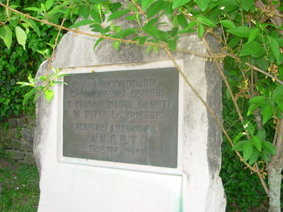 Trieste - Lapide a ricordo dei genieri e trasmettitori caduti.jpg