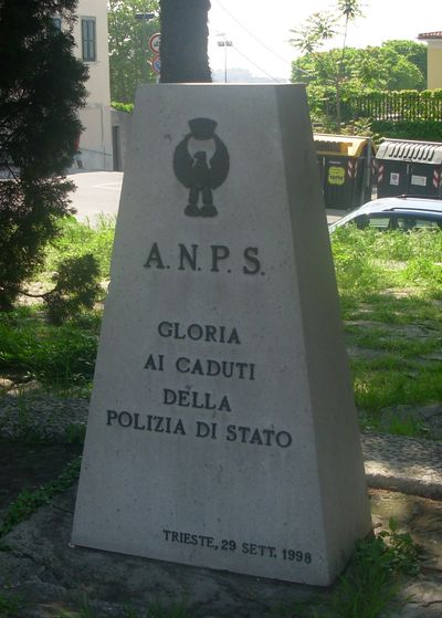 Trieste - Lapide ricordo caduti Polizia di Stato.jpg