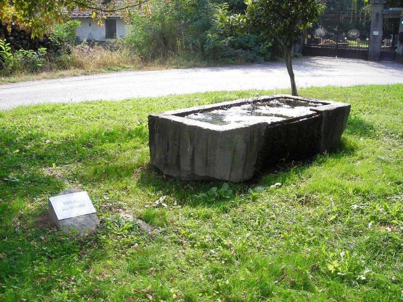 File:Vaie - Fontana (2).jpg