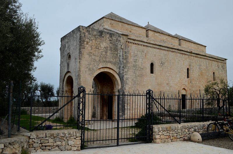 File:Valenzano - Chiesa di Ognissanti.jpg