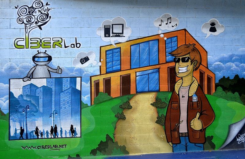 File:Valenzano - Murales.jpg