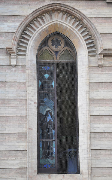 File:Vasto - Finestrone Cattedrale.jpg