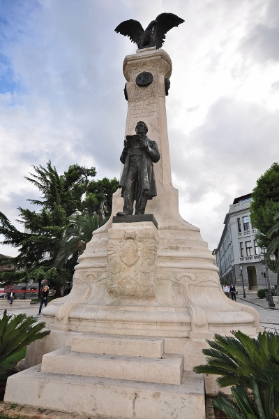 Vasto - Obelisco per Gabriele Rossetti.jpg