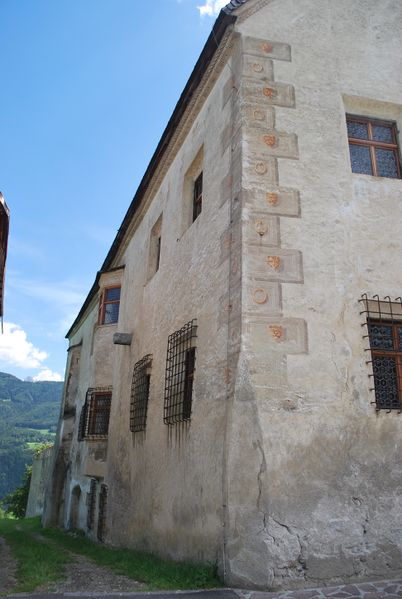 File:Velturno - Castel Velturno 12.jpg