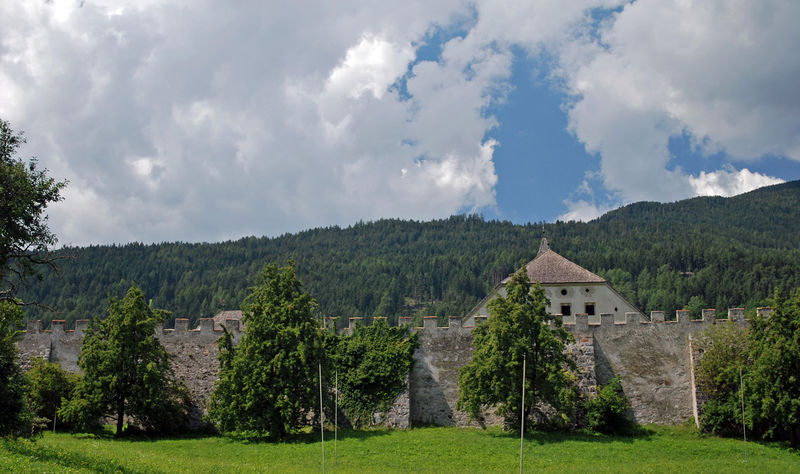 File:Velturno - Castel Velturno 14.jpg