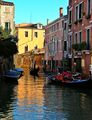 Venezia - canale con gondola.jpg