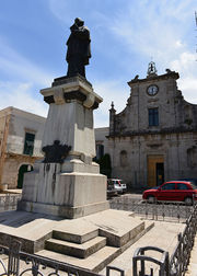 Venosa - Monumento G. B. De Luca.jpg