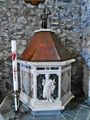 Vernazza - Santa Margherita d'Antiochia - fonte battesimale.jpg