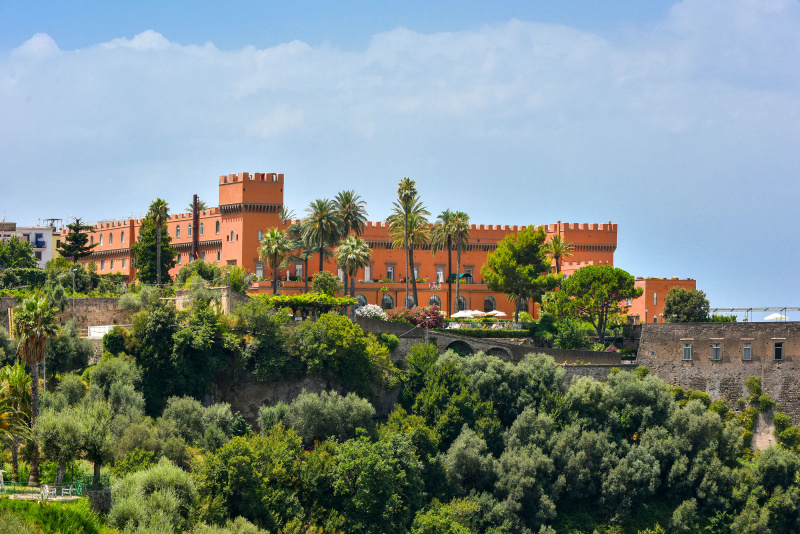 File:Vico Equense - Castello Giusso.jpg