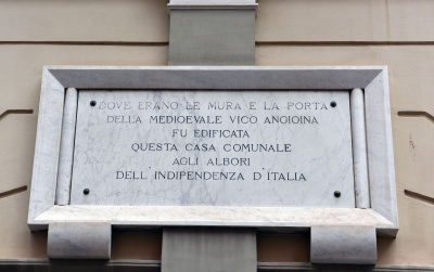 Vico Equense - Lapide costruzione casa comunale.jpg