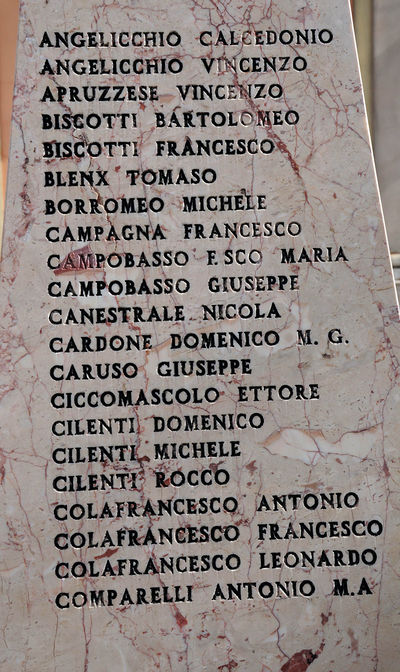 Vico del Gargano - Obelisco Monumento ai Caduti.jpg