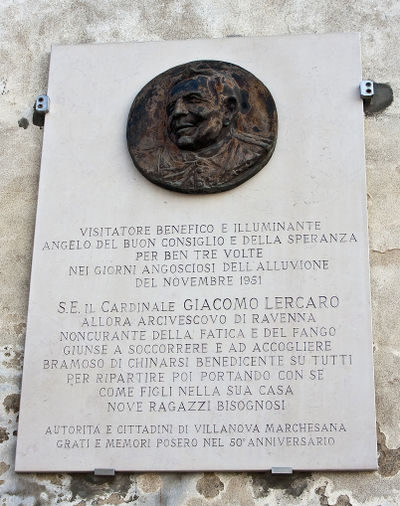 Villanova Marchesana - Cardinale Giacomo Lercaro - Si trova sull'esterno della Chiesa.jpg