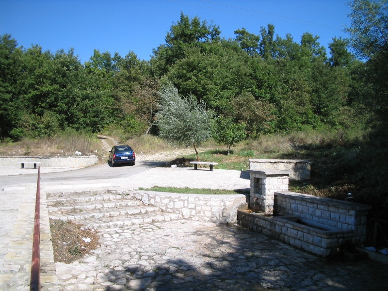 File:Vinchiaturo - Fontana 2.jpg