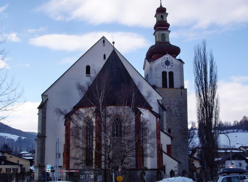 File:Vipiteno - Chiesa.jpg