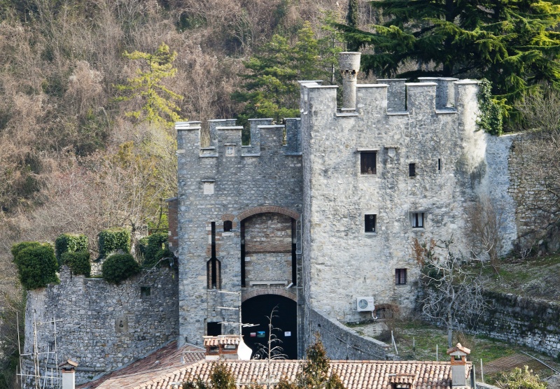 File:Vittorio Veneto - Castello di Serravalle - Particolari del Castello.jpg